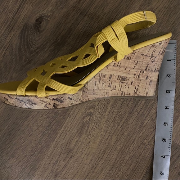 🟣 NY&Co Yellow Faux Cork Wedge Sandals 8 EUC - Picture 9 of 9